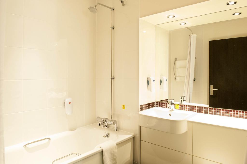 Premier Inn Uttoxeter Dış mekan fotoğraf